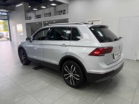 Volkswagen Tiguan, 2019 года, пробег 105312 км