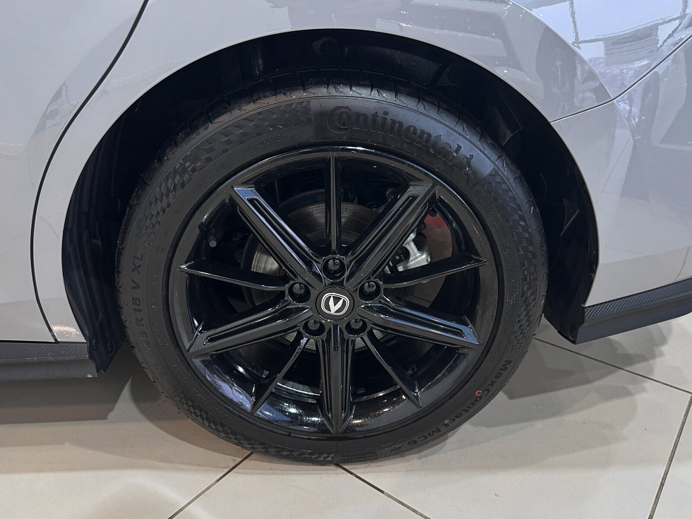 Changan UNI-V DLX, серебряный