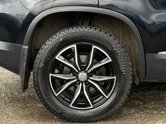 Volkswagen Tiguan Adventure, 2011 года, пробег 184000 км