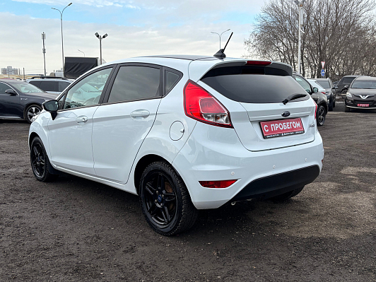 Ford Fiesta White and Black, 2018 года, пробег 125000 км