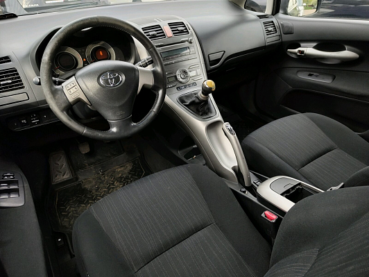 Toyota Auris, 2007 года, пробег 280000 км