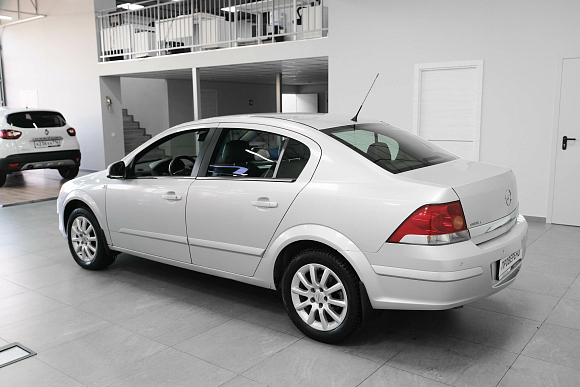 Opel Astra, 2013 года, пробег 127000 км