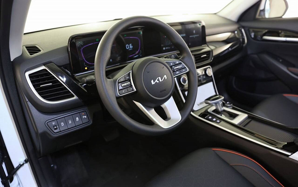 Kia Seltos Premium Edition, белый