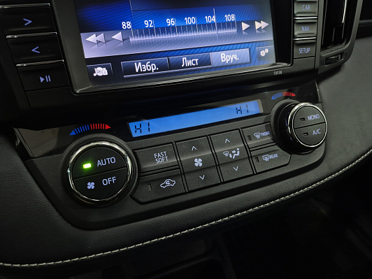 Toyota RAV4, 2017 года, пробег 122842 км
