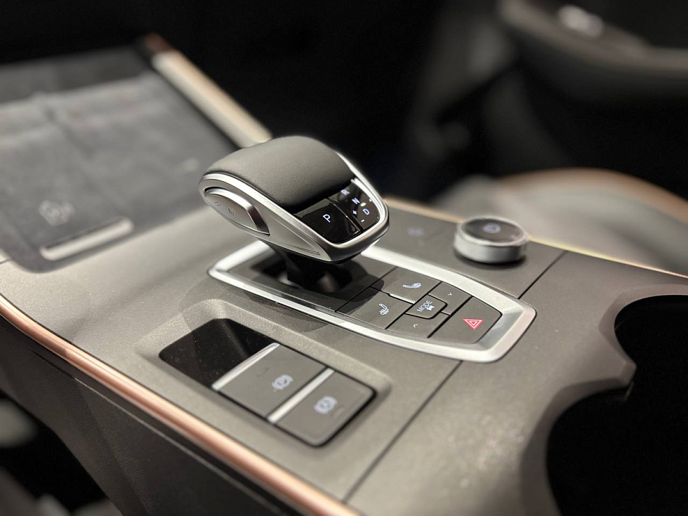 Omoda C5 Ultimate, серебряный