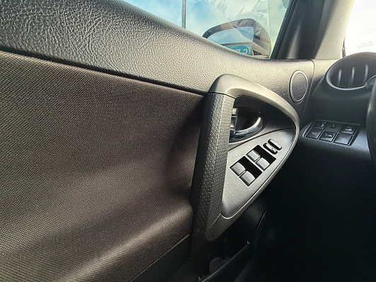 Toyota RAV4, 2010 года, пробег 285000 км