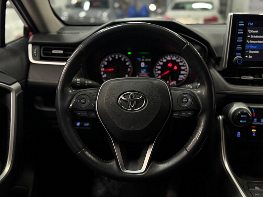Toyota RAV4 Комфорт, 2021 года, пробег 115000 км
