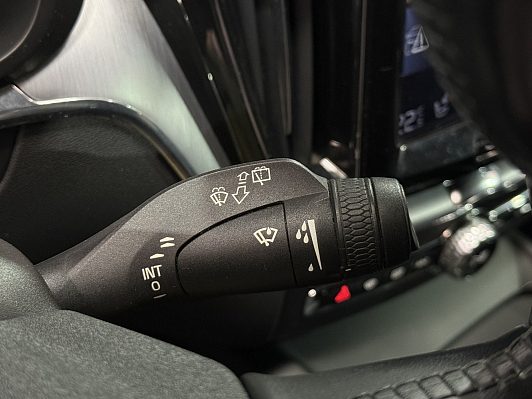 Volvo XC60 Momentum, 2018 года, пробег 90500 км