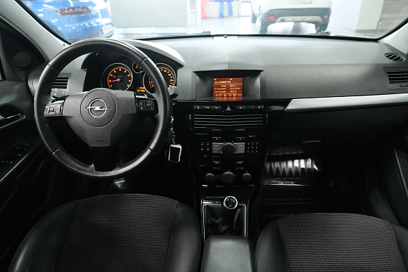 Opel Astra, 2013 года, пробег 127000 км