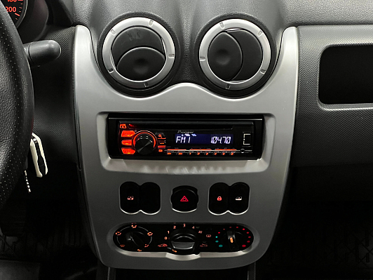 Renault Logan Expression, 2014 года, пробег 140000 км