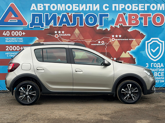 Renault Sandero Stepway Life, 2020 года, пробег 23600 км