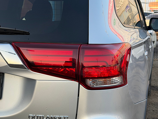 Mitsubishi Outlander Intense, 2016 года, пробег 210921 км