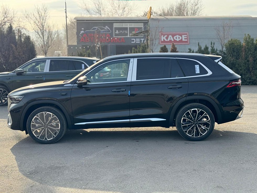 Geely Monjaro Люкс, черный