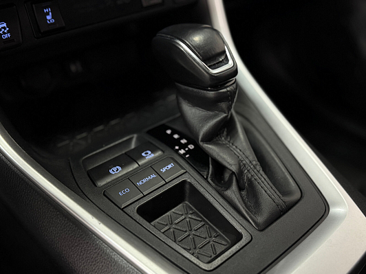 Toyota RAV4 Комфорт, 2020 года, пробег 91349 км