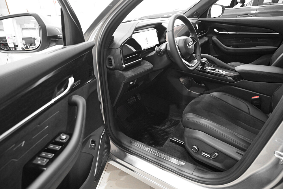 Geely Monjaro Flagship SE, серебряный