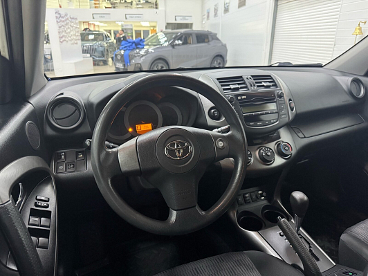 Toyota RAV4, 2010 года, пробег 179332 км