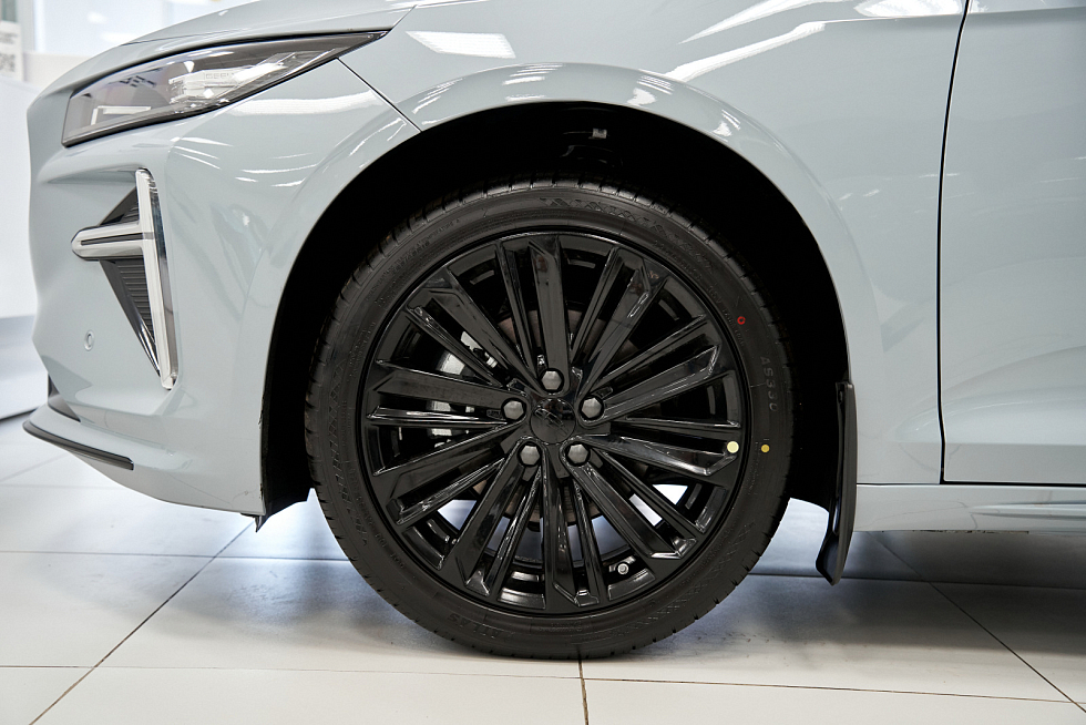 Geely Preface Flagship, серебряный