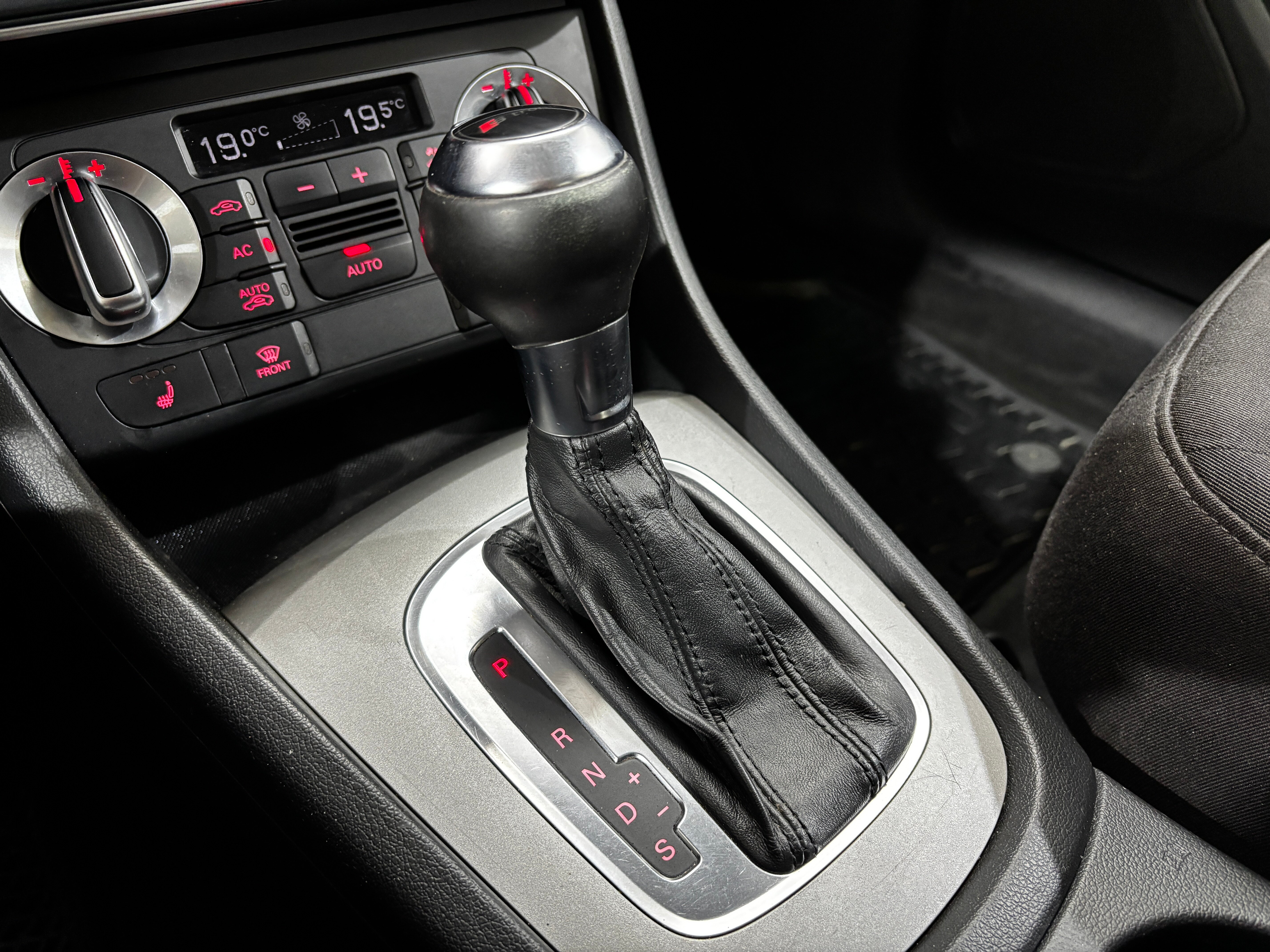 Audi Q3, 2012 года, пробег 233052 км