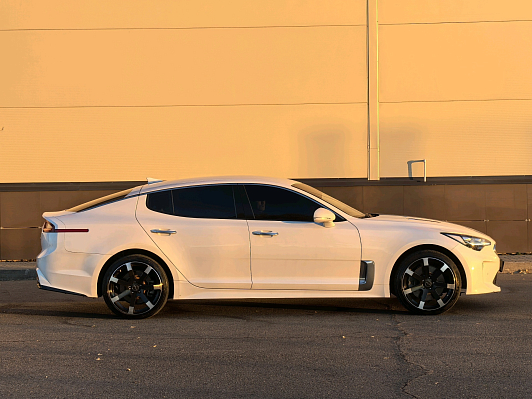 Kia Stinger Prestige, 2019 года, пробег 125233 км