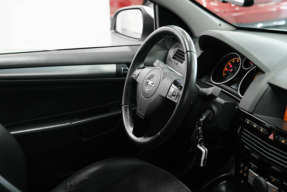 Opel Astra, 2013 года, пробег 127000 км