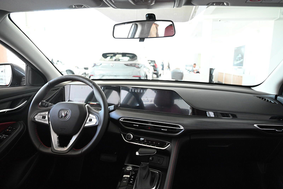 Changan Eado Plus Tech, серебряный