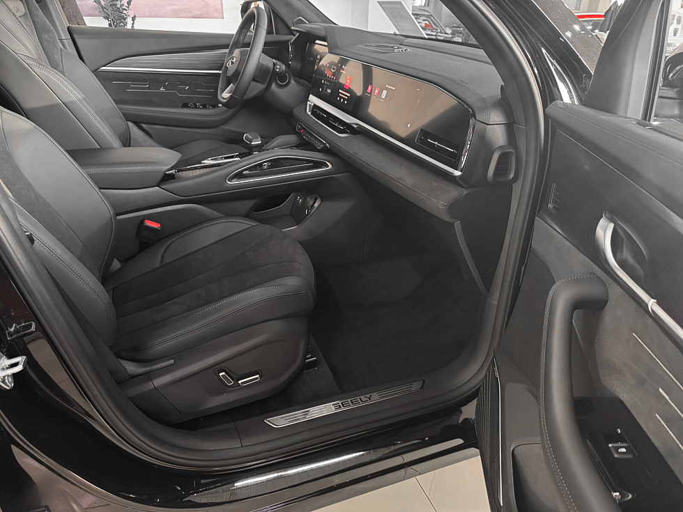 Geely Monjaro Люкс (2023-2025), черный