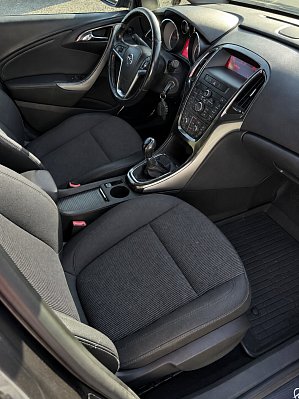 Opel Astra, 2011 года, пробег 156002 км