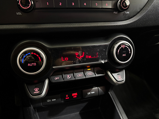 Kia Rio Luxe, 2019 года, пробег 81401 км
