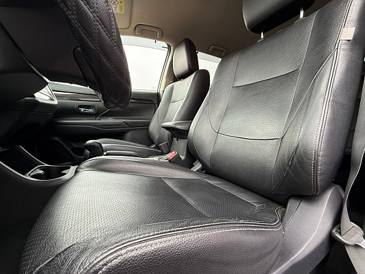 Mitsubishi Outlander Intense, 2016 года, пробег 208676 км