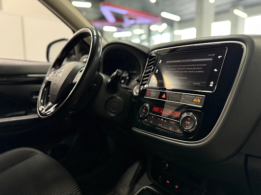 Mitsubishi Outlander Instyle, 2018 года, пробег 102000 км