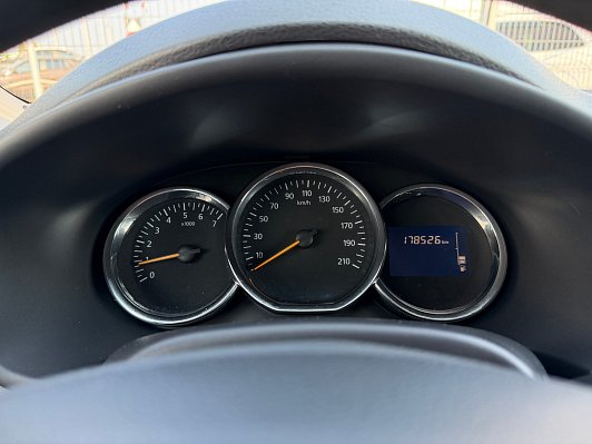Renault Logan Privilege, 2016 года, пробег 178500 км
