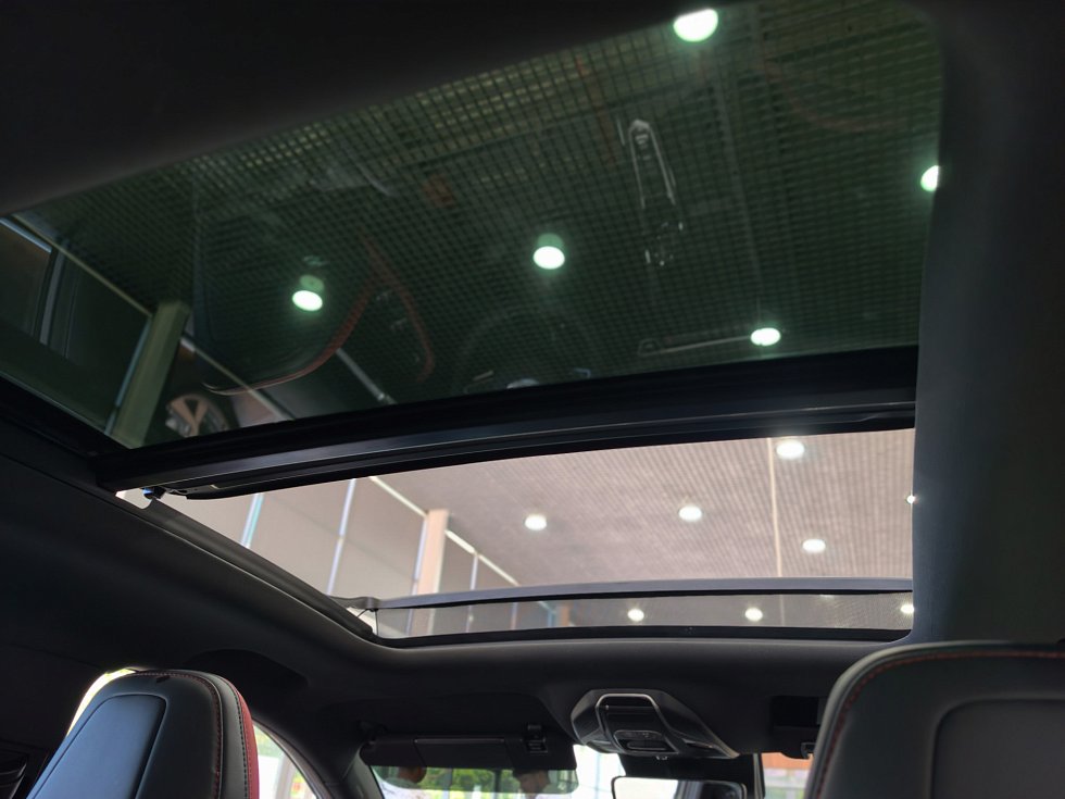 Geely Coolray Спорт, белый