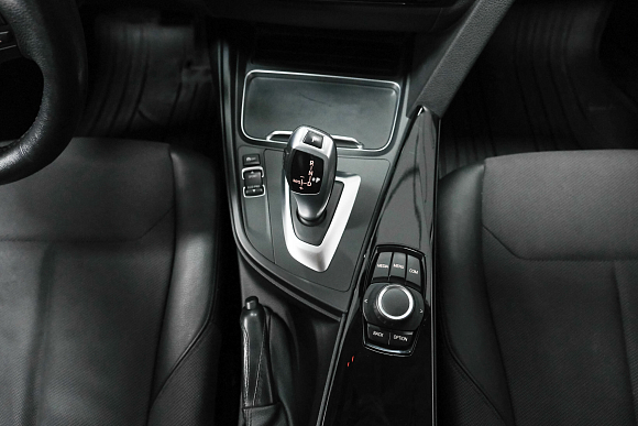 BMW 3 серии 320i xDrive SE, 2017 года, пробег 109900 км