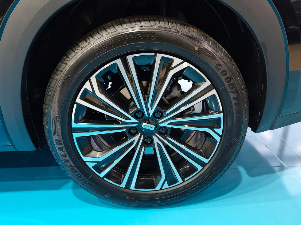 Geely EX5 EM-i Max, черный