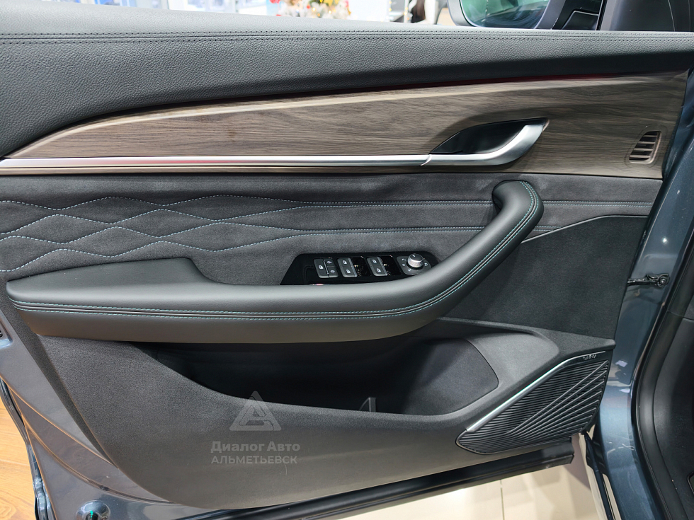 Geely Monjaro Flagship SE, серый