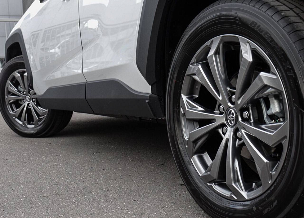 Toyota RAV4 Adventure, белый