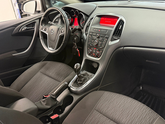 Opel Astra Sport, 2013 года, пробег 98000 км