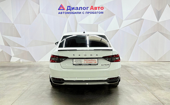 Skoda Superb Luxury, 2024 года, пробег 7025 км