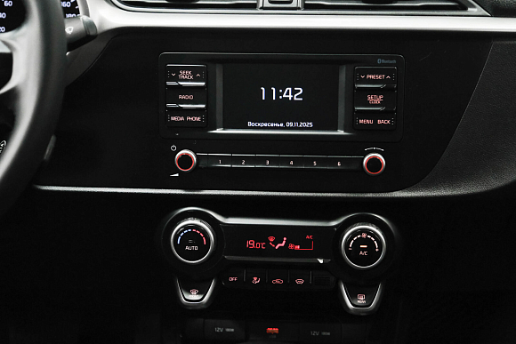 Kia Rio Luxe, 2021 года, пробег 74500 км