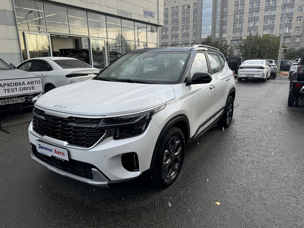 Kia Seltos Luxe, черный