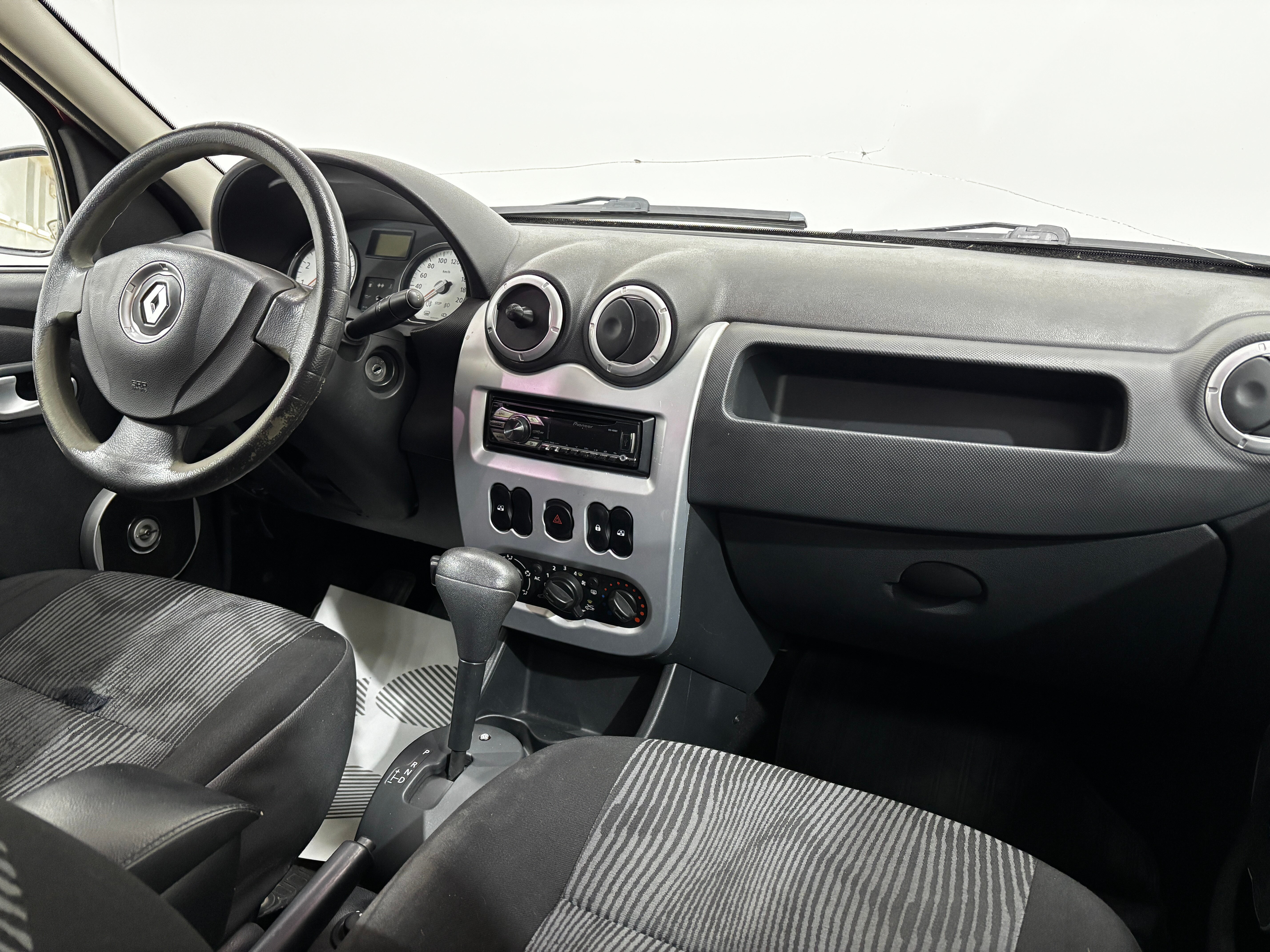 Renault Logan Prestige, 2012 года, пробег 195488 км