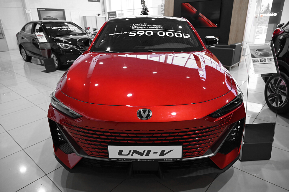 Changan UNI-V LX, красный