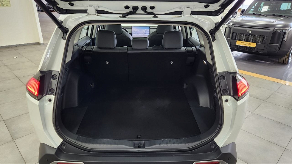 Toyota RAV4 Luxury, белый