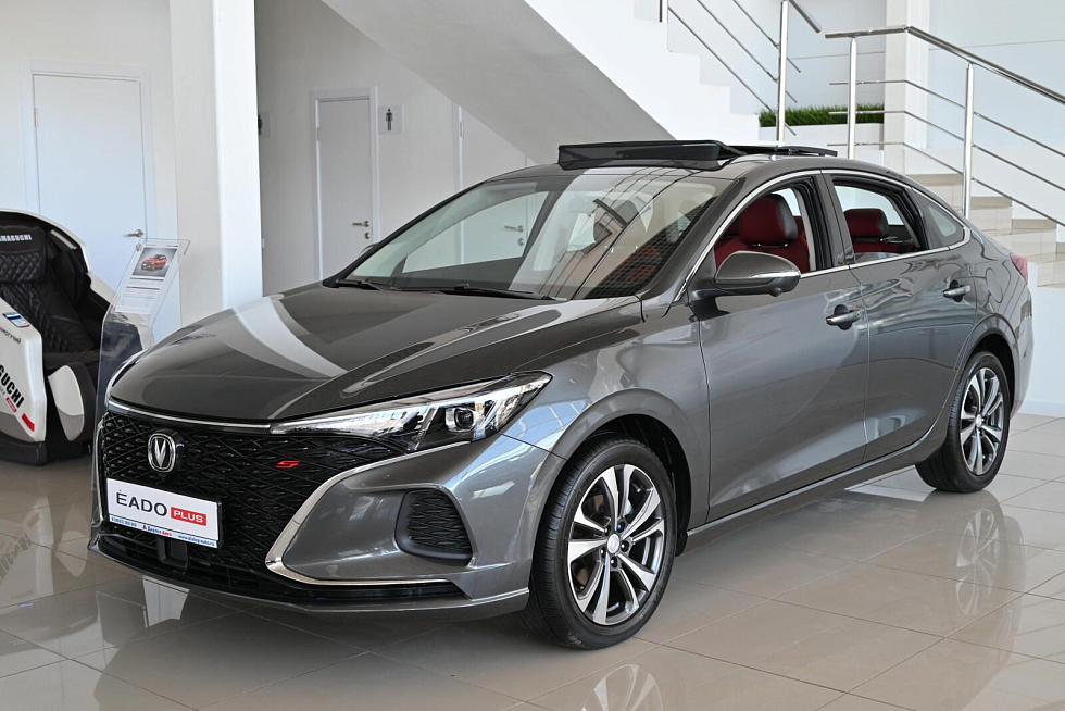 Changan Eado Plus DLX, серебряный