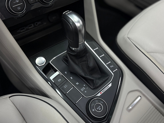 Volkswagen Tiguan, 2019 года, пробег 105312 км