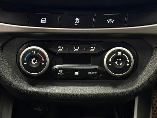 Lada (ВАЗ) Vesta Luxe, 2019 года, пробег 92500 км