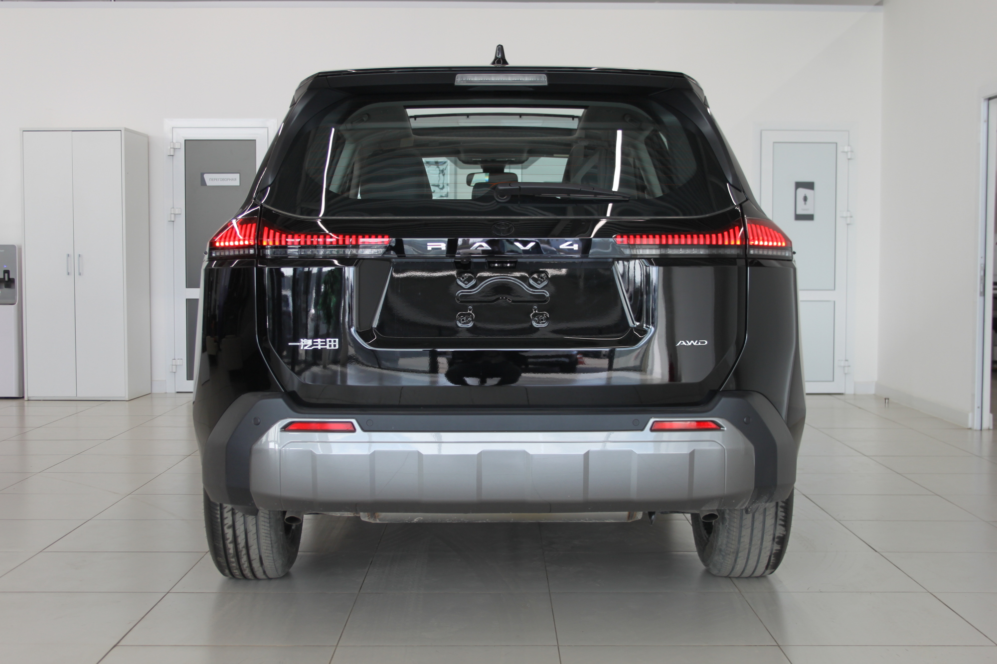 Toyota RAV4 Luxury, черный