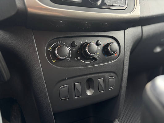 Renault Sandero Stepway Life, 2021 года, пробег 120304 км