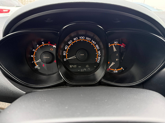 Lada (ВАЗ) Vesta Luxe Multimedia (2017-2019), 2019 года, пробег 92437 км