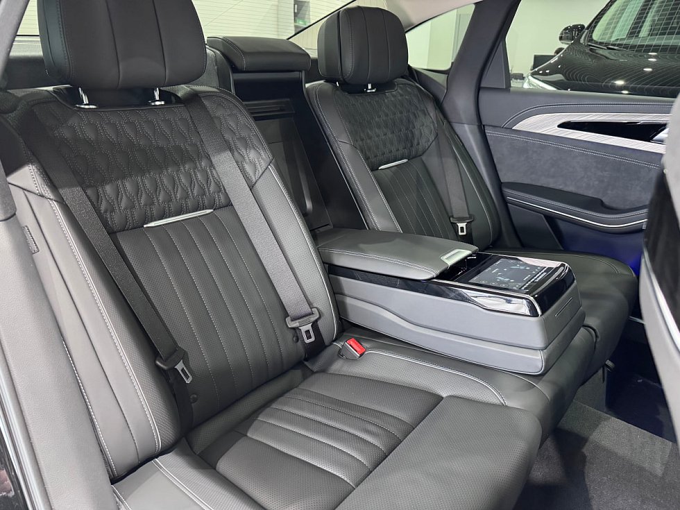 Hongqi H9 Deluxe, черный